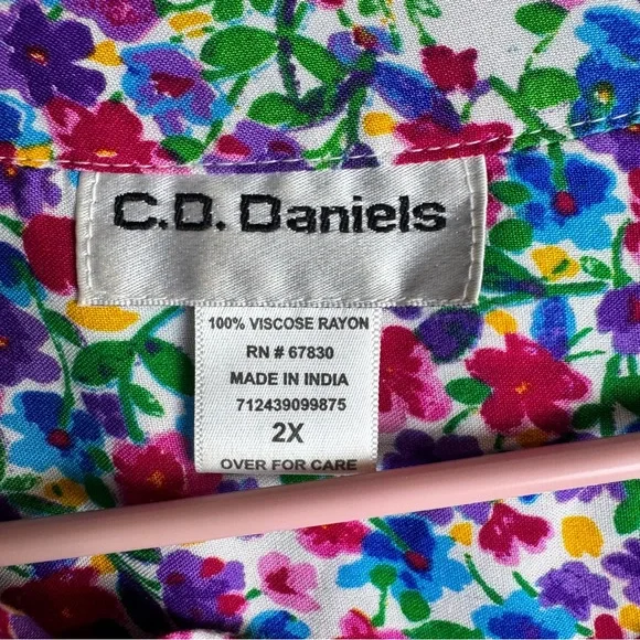 CD Daniels Top Womens Plus 2X Colorful Floral V-Neck 3/4 Sleeves Rayon Pintuck - Picture 4 of 6